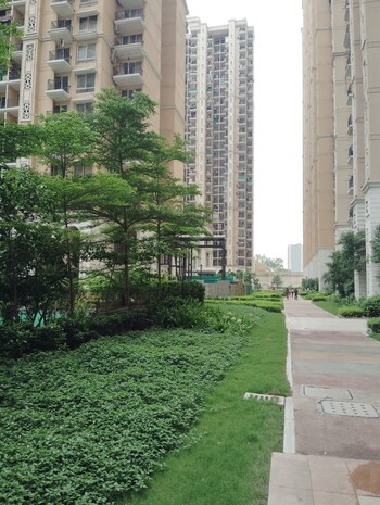 Prateek Grand City