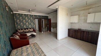 2 BHK Flat for Rent in Pir Machalla, Zirakpur