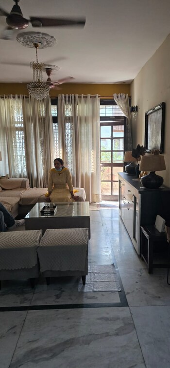 3 BHK House for Rent in Sector 33, Noida