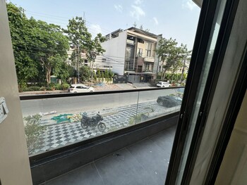 1 BHK Builder Floor for Rent in Sector 15 ii, Gurgaon
