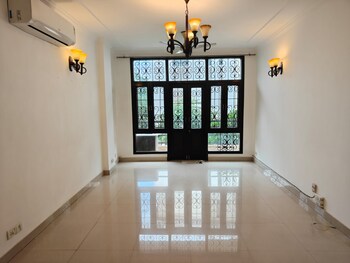 3 BHK Builder Floor for Rent in Defence Colony, Delhi