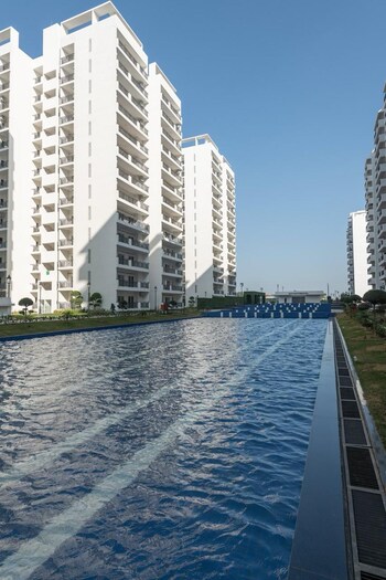 Central Park Flower Valley Aqua Front Towers
