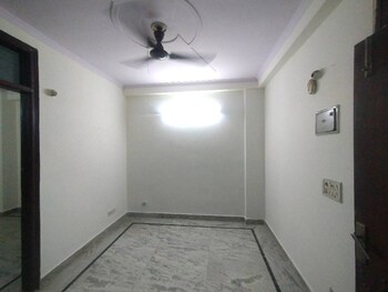 2 BHK Builder Floor for Rent in Mahavir Enclave 1, Delhi