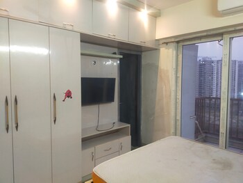 2 BHK Builder Floor for Sale in Gaur City 1, Greater Noida