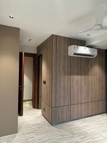 Unitech Greenwood City Apartment