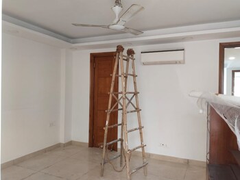 3 BHK Builder Floor for Rent in East Of Kailash, Delhi