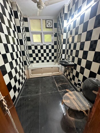 4 BHK Builder Floor for Sale in Pamposh Enclave, Delhi