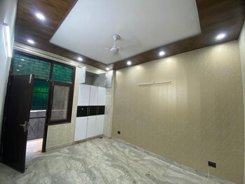 3 BHK Builder Floor for Rent in Shivalik Colony, Delhi