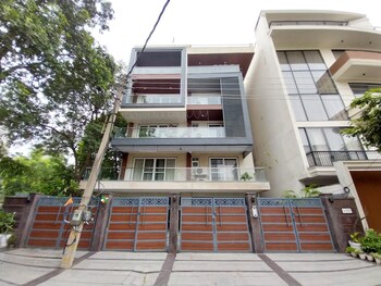 4 BHK Builder Floor for Rent in Sushant Lok ii, Gurgaon