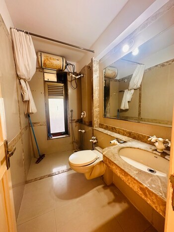 2.5 BHK Flat for Sale in Chembur, Mumbai