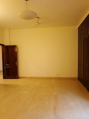 5 BHK Builder Floor for Rent in Panchsheel Park, Delhi