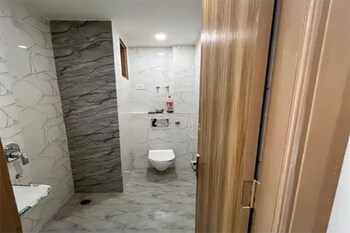 4 BHK Builder Floor for Rent in Janakpuri, Delhi