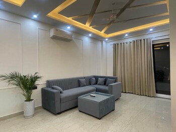 2 BHK Builder Floor for Rent in Sector 57, Gurgaon
