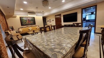 4 BHK Flat for Sale in Juhu, Mumbai