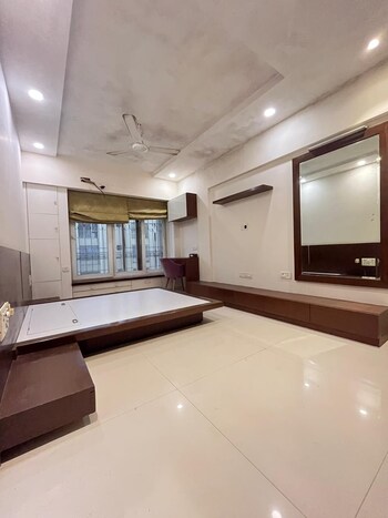 2 BHK Flat for Rent in Versova, Mumbai