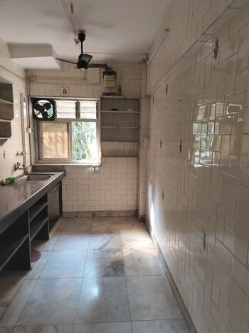 2 BHK Flat for Sale in Andheri West, Mumbai