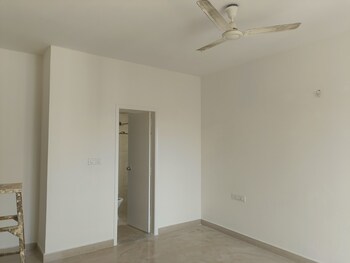 Tata Aquila Heights