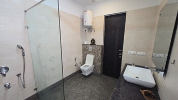4 BHK Builder Floor for Rent in Sushant Lok I, Gurgaon