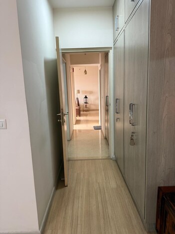 DLF The Skycourt