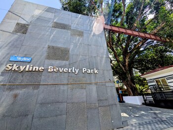 Skyline Beverly Park