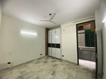 3 BHK Builder Floor for Rent in Shivalik Colony, Delhi