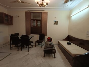2 BHK Builder Floor for Rent in Khirki Extension, Delhi