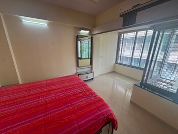 3 BHK Flat for Rent in Santacruz West, Mumbai