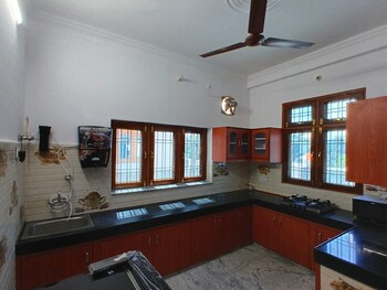 2 BHK House for Rent in Vineet Khand 6, Lucknow