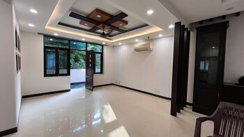3 BHK Builder Floor for Sale in Kailash Colony, Delhi
