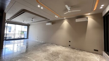 4 BHK Builder Floor for Sale in Kailash Colony, Delhi