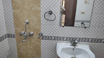 RWA Apartments Sector 41