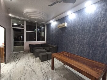 5 BHK Builder Floor for Rent in Greater Kailash, Delhi