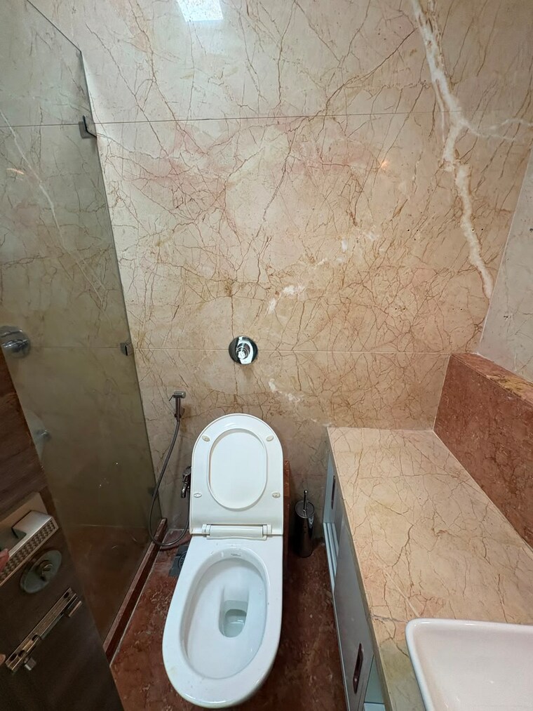 Bathroom, gurukrupa-vyom 3 Bedroom 1240 Sq.Ft. Apartment In Juhu Mumbai 10748908