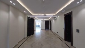 Room in 4 BHK Builder Floor at Dlf Phase I – for Sale