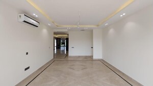 Room in 4 BHK Builder Floor at Dlf Phase I – for Sale