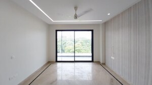 Room in 4 BHK Builder Floor at Dlf Phase I – for Sale