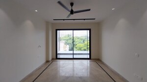 Room in 4 BHK Builder Floor at Dlf Phase I – for Sale