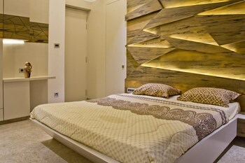 4 BHK Flat for Rent in Vesu, Surat