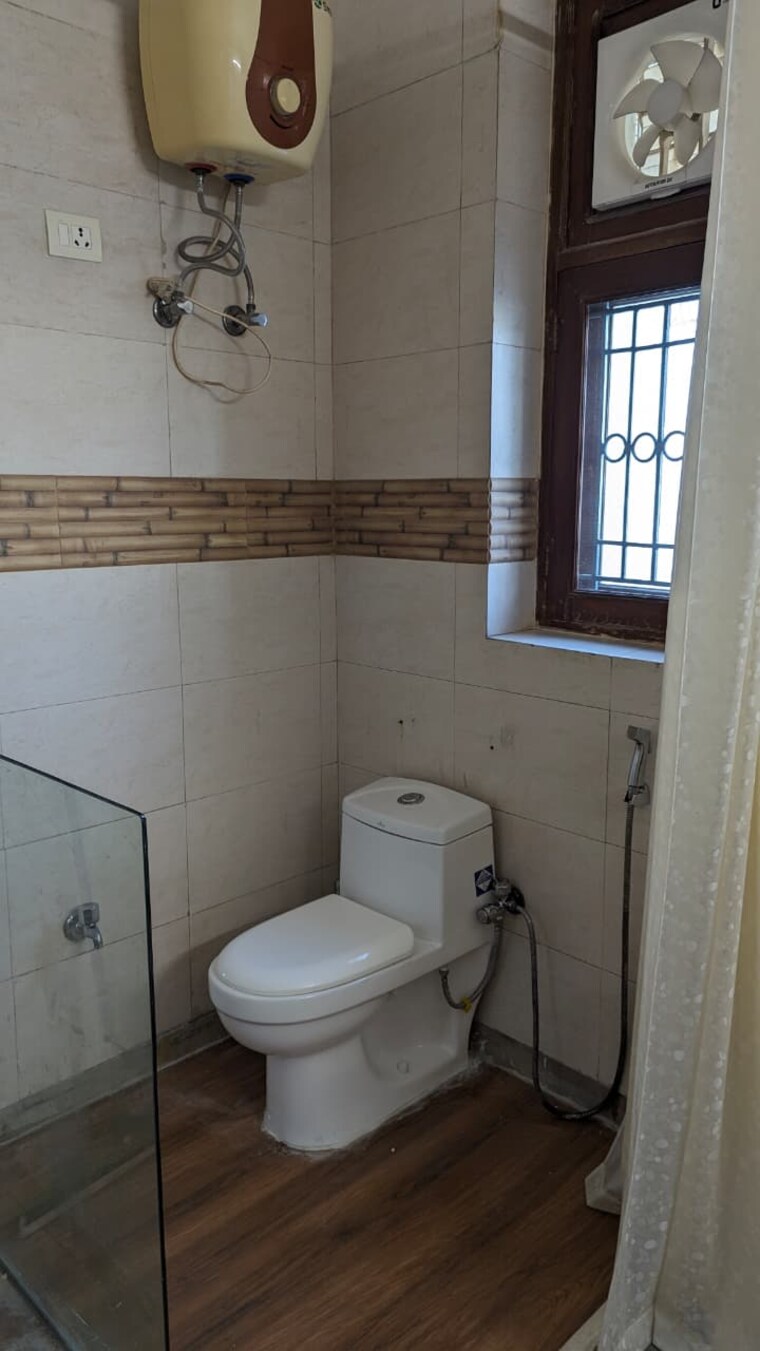 Bathroom, omaxe-nri-city-plots 1 Bedroom 700 Sq.Ft. Apartment In Omega Ii Greater Noida Greater Noida 10748971