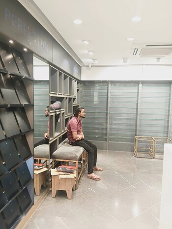Showroom for Sale in Gariahat, Kolkata