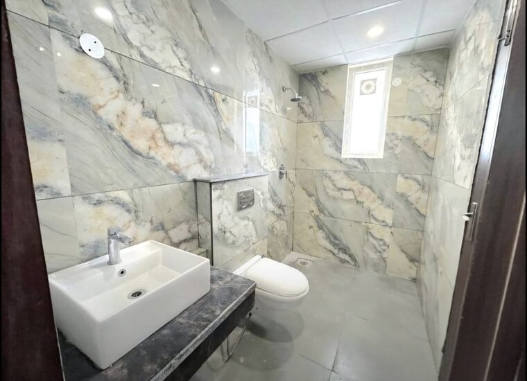Bathroom, pir machalla 3 Bedroom 1740 Sq.Ft. Apartment In Pir Machalla Zirakpur 10749768