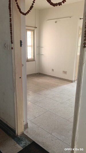 Room in 3 BHK Independent House at Morabadi – for Rent