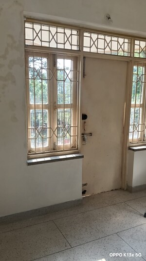 Room in 3 BHK Independent House at Morabadi – for Rent