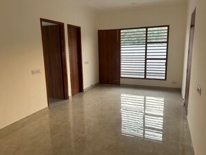 Room in 3 BHK Independent House at Sector 27 – for Rent