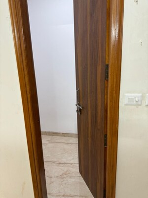 Furnished Amenities in 2.5 BHK Builder Floor at Sector 65 – for Rent