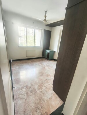 Room in 1 BHK Apartment at Hiranandani Meadows, Manpada – for Rent