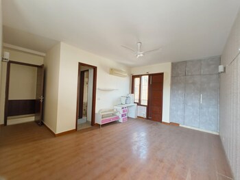 3 BHK Builder Floor for Sale in Chittaranjan Park, Delhi