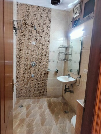 2 BHK Builder Floor for Rent in Sushant Lok I, Gurgaon
