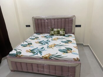 2 BHK Builder Floor for Rent in Sector 37 Greater Noida, Greater Noida