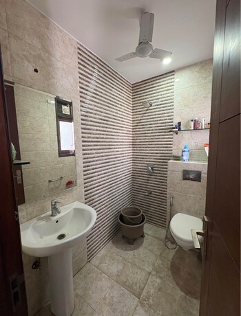 3 BHK Builder Floor for Rent in Rajouri Garden, Delhi